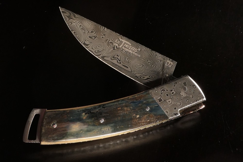 Messer Wien Fontenille pataud Le Thiers. Klinge und Backen: Damasteel, Griffmaterial: blaues Mammutelfenbein. franzoesische-taschenmesser-fontenille-pataud-le-thiers-damasteel-damastbacken-blaues-mammutelfenbein-backlock-rostfrei