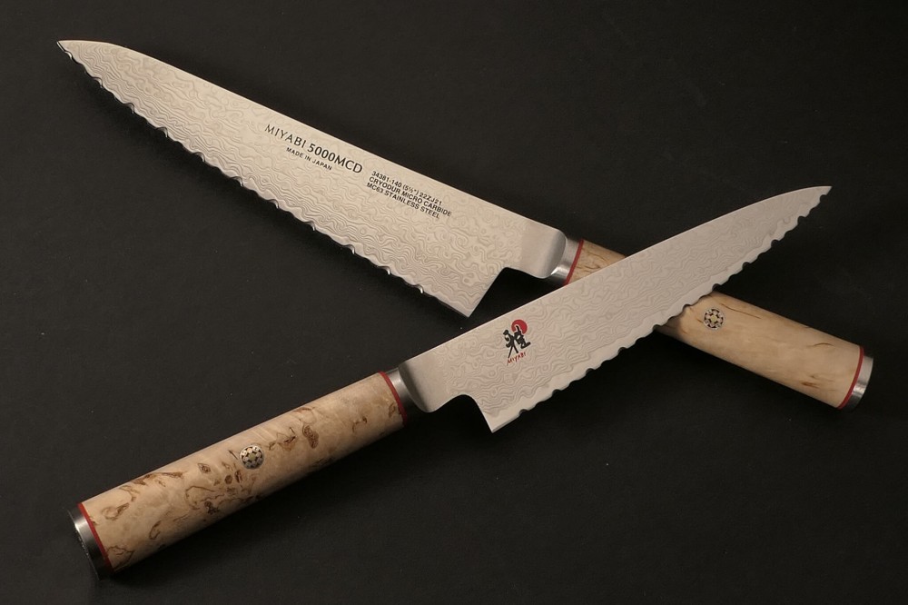 Messer Wien Der beidseitige RPS-Schliff erlaubt einen geraden Schnitt durch harte Krusten.  Klingen-Boutique Messer Wien Graz