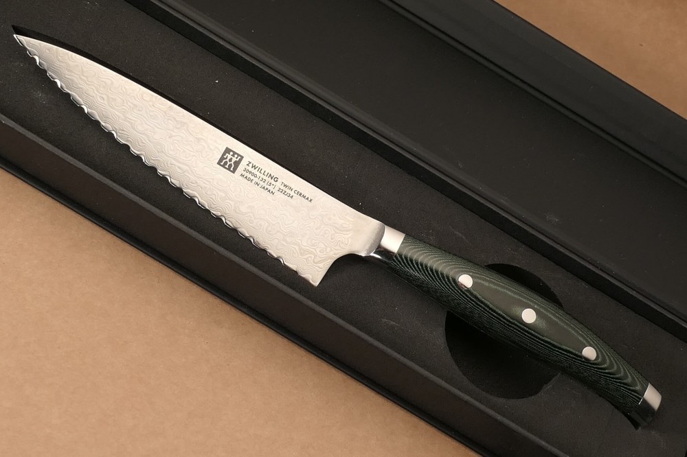 Messer Wien Der beidseitige RPS-Schliff erlaubt einen geraden Schnitt durch harte Krusten.  Klingen-Boutique Messer Wien Graz